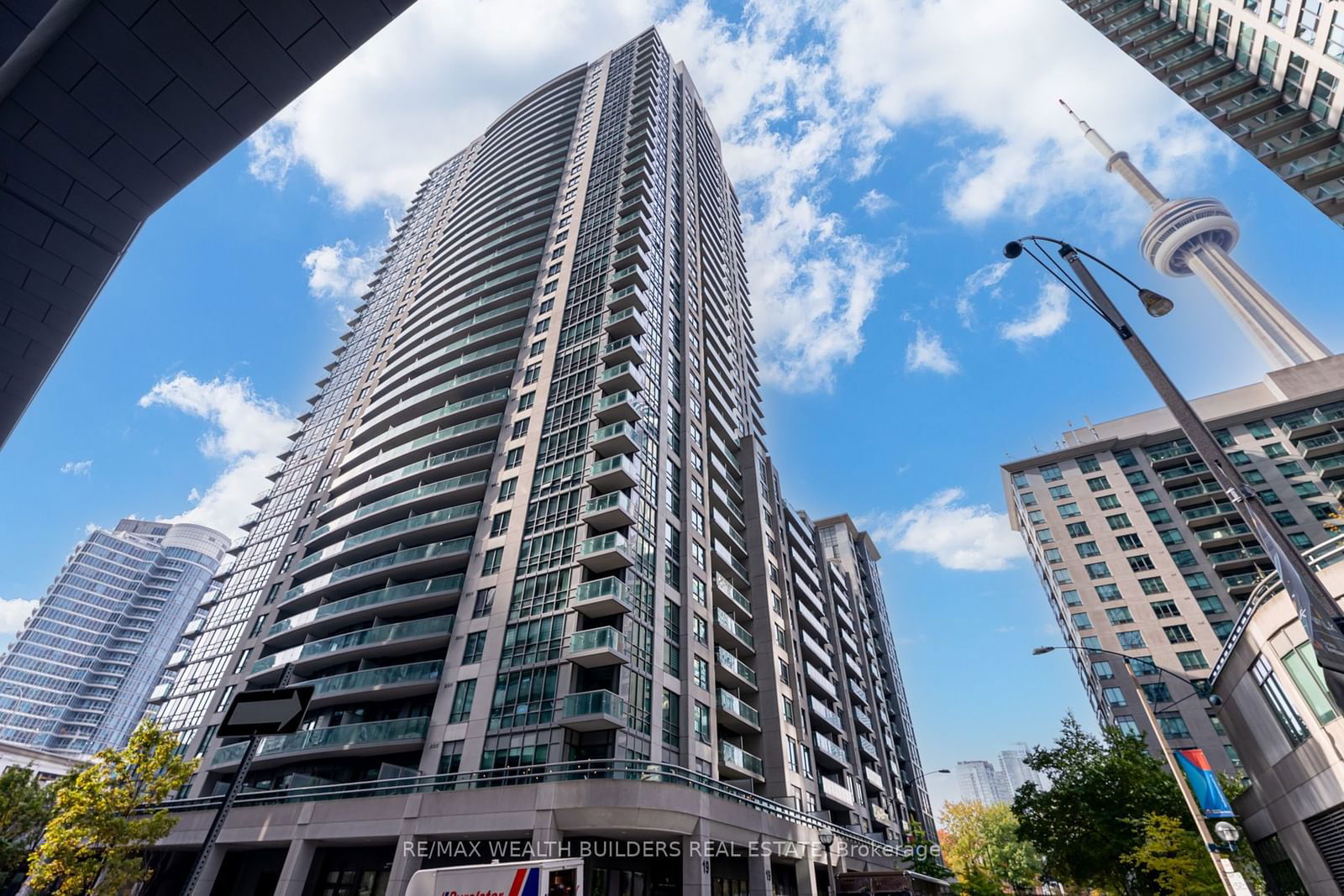 19 Grand Trunk Cres, unit 1007 for rent