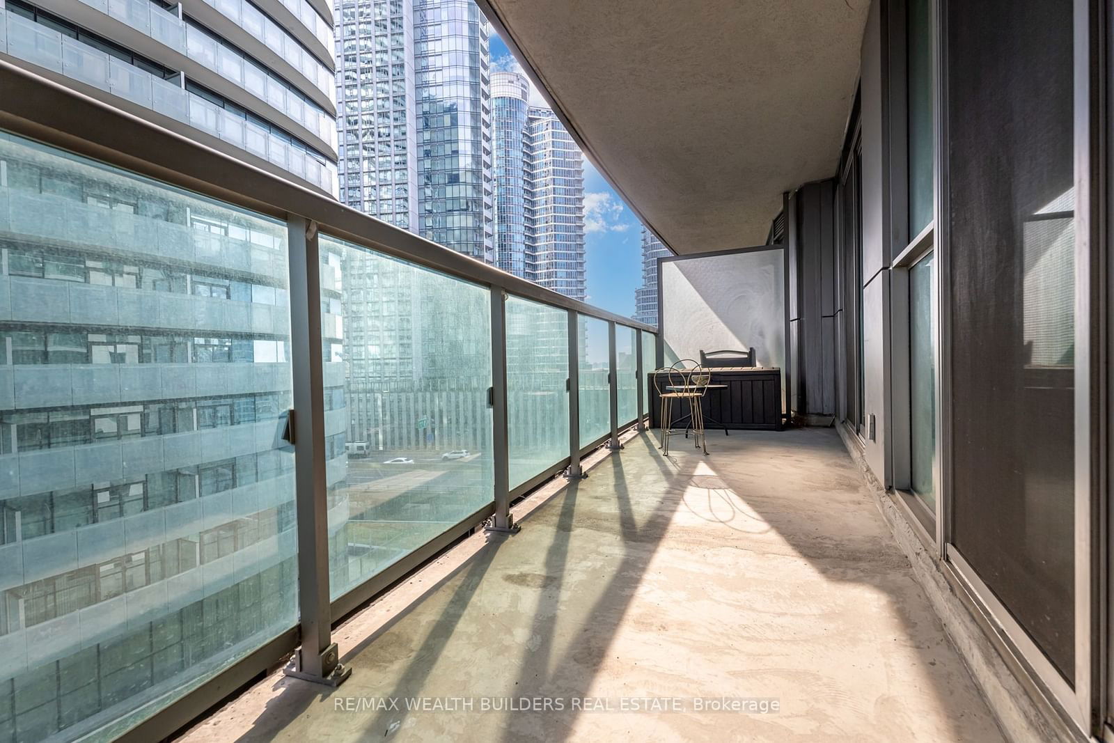 19 Grand Trunk Cres, unit 1007 for rent