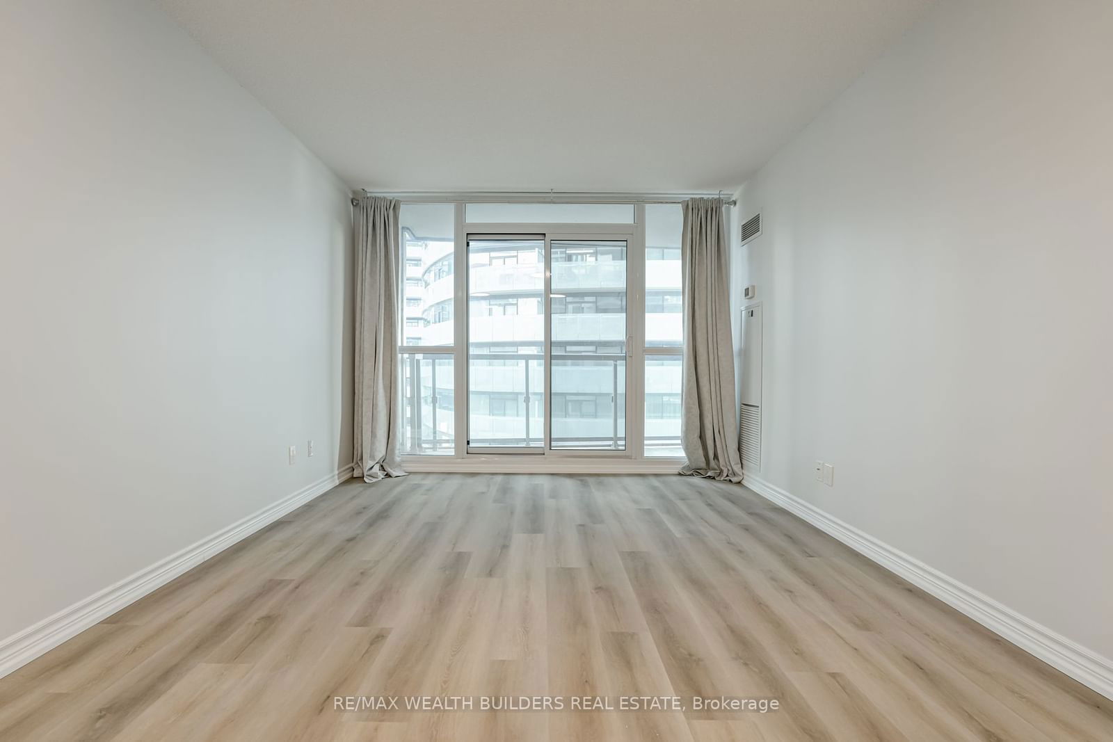 19 Grand Trunk Cres, unit 1007 for rent