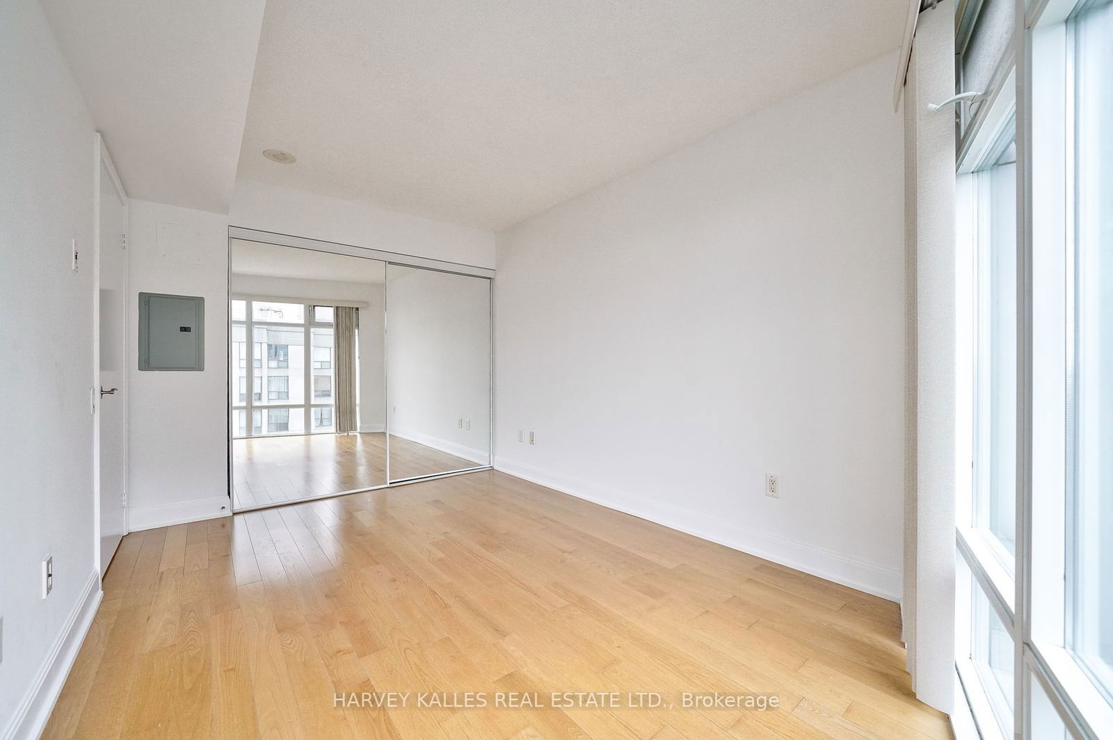 2181 Yonge St, unit 1612 for sale