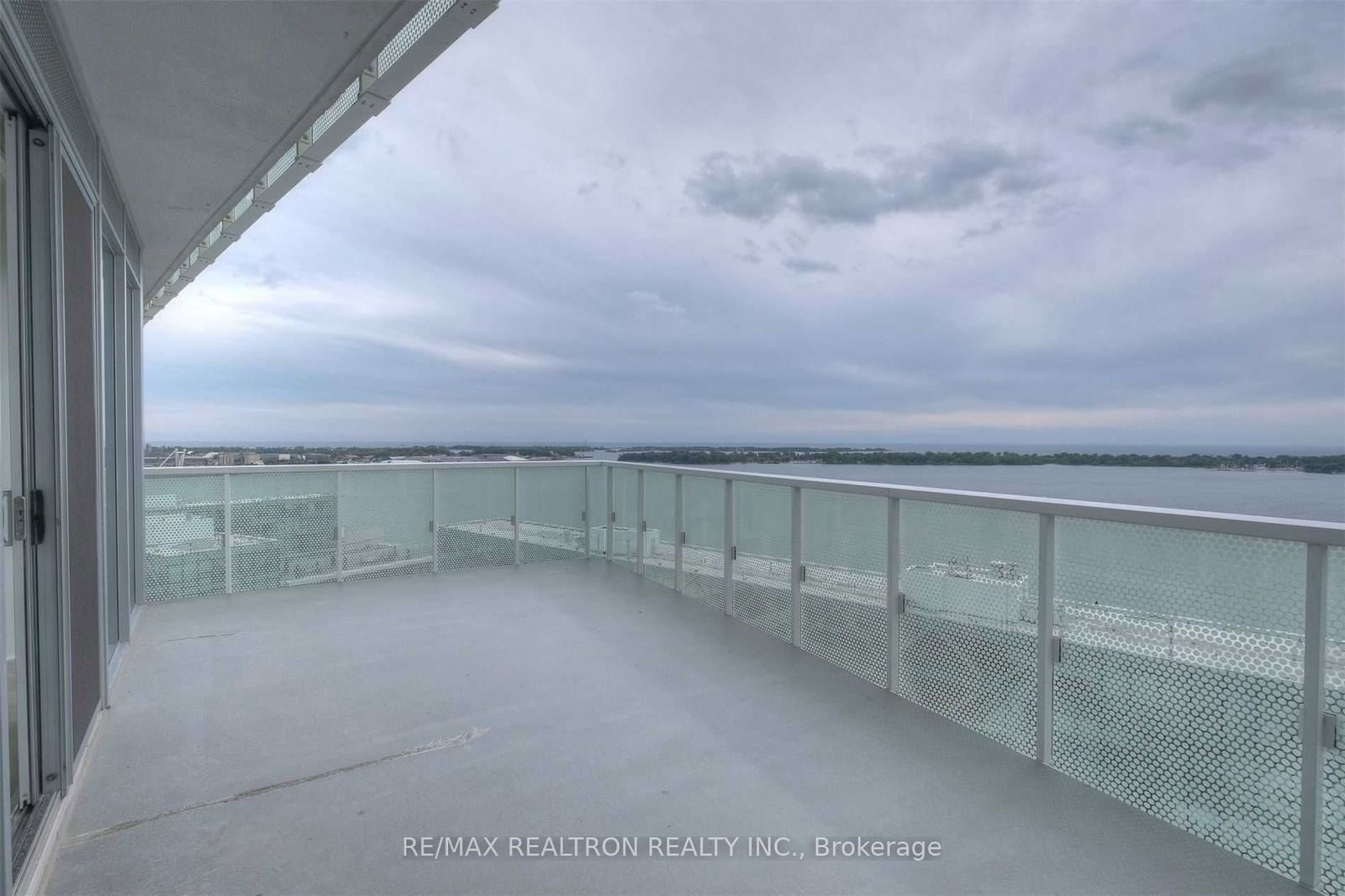 15 Queens Quay E, unit 2102 for rent