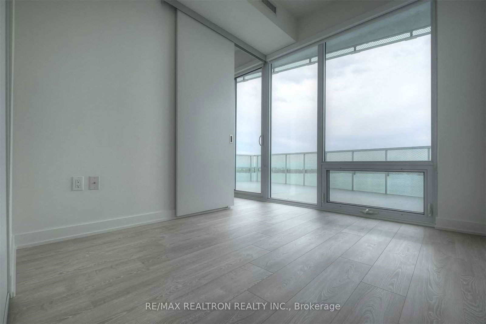 15 Queens Quay E, unit 2102 for rent