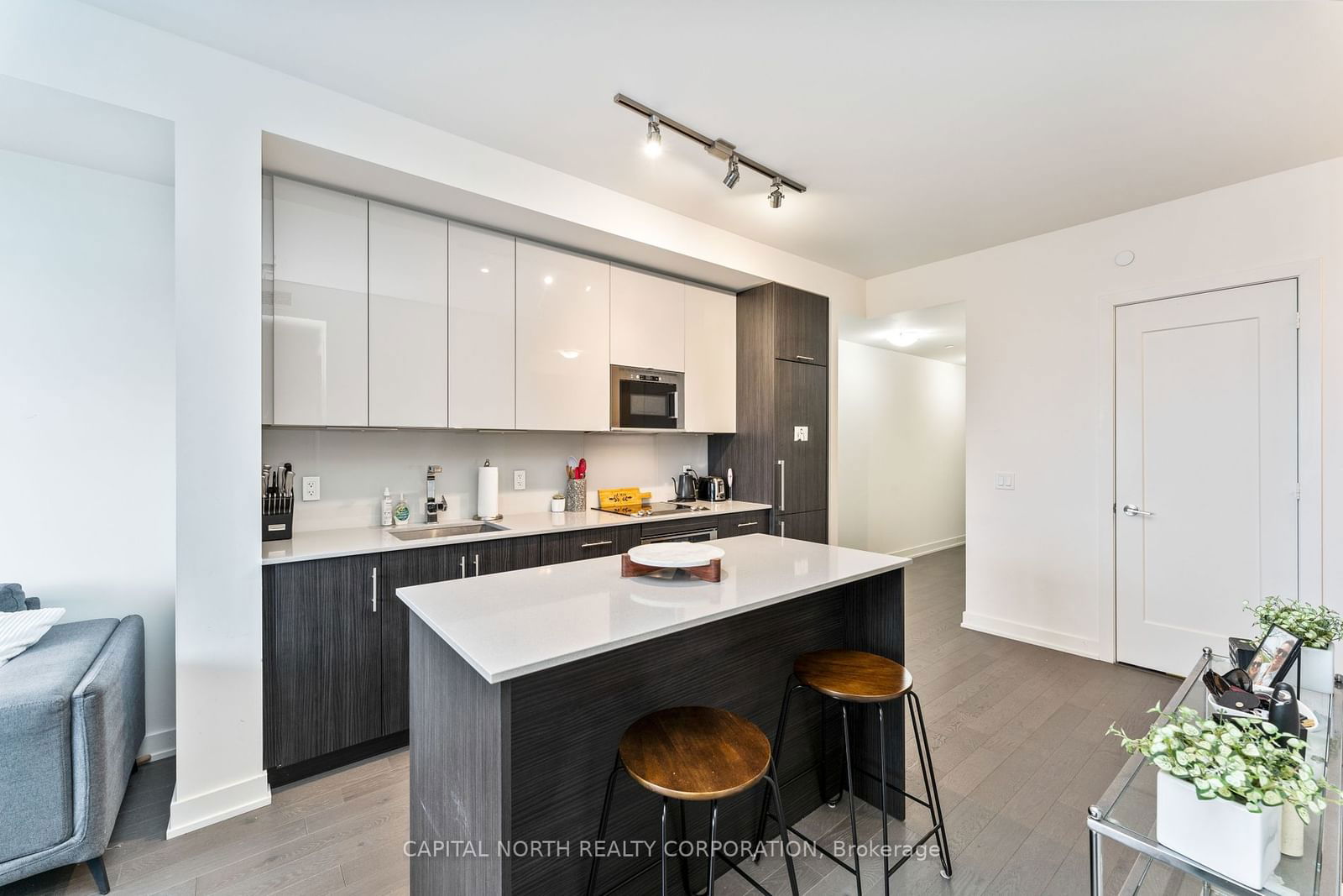 330 Richmond St W, unit 1106 for rent