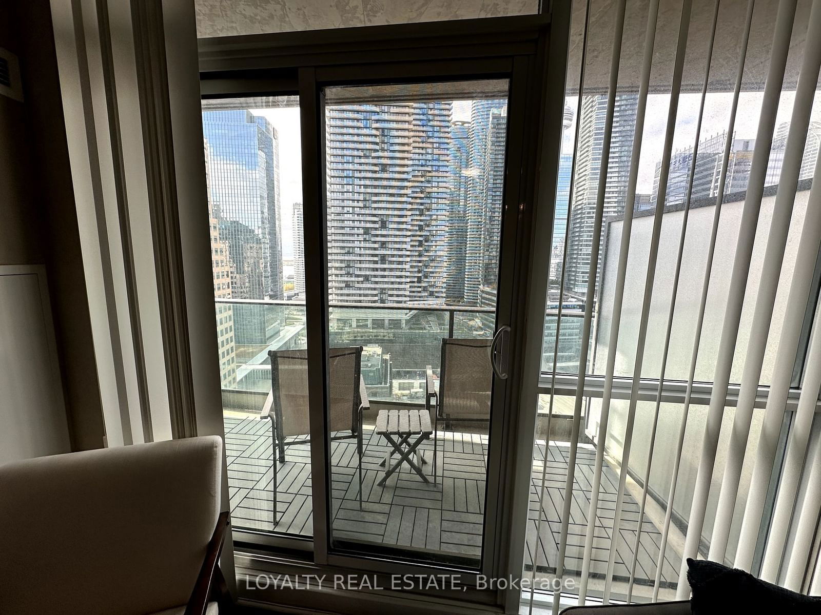 33 Bay St, unit 2101 for rent