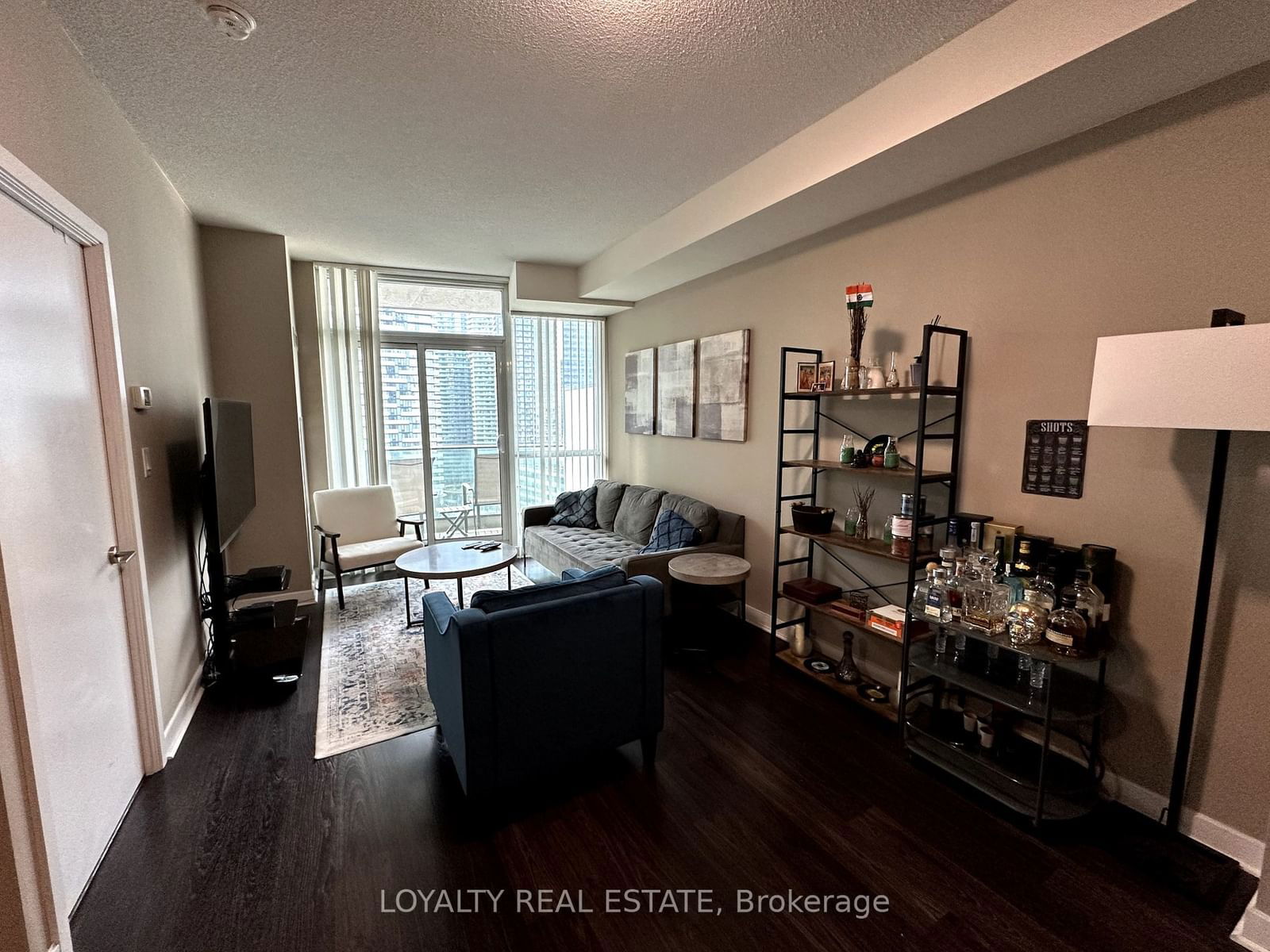 33 Bay St, unit 2101 for rent