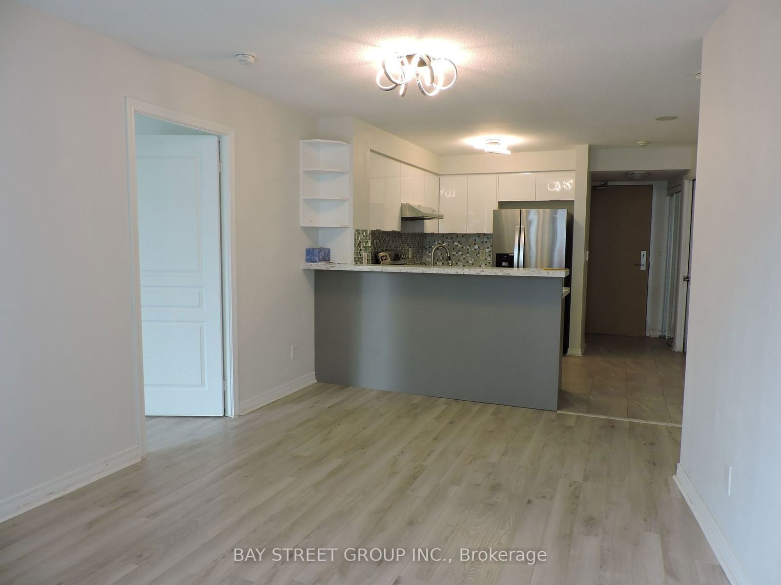 503 Beecroft Rd, unit 905 for rent