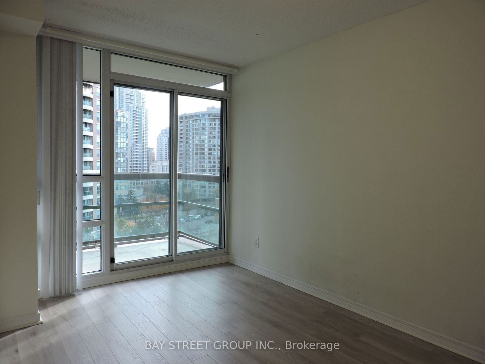 503 Beecroft Rd, unit 905 for rent