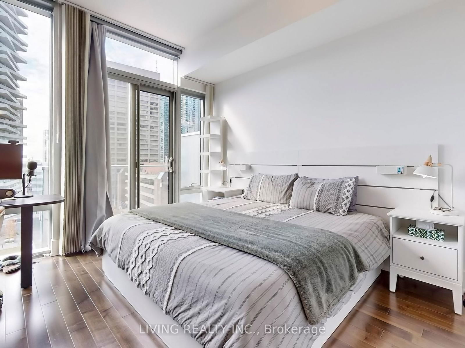 39 Queens Quay E, unit 940 for sale