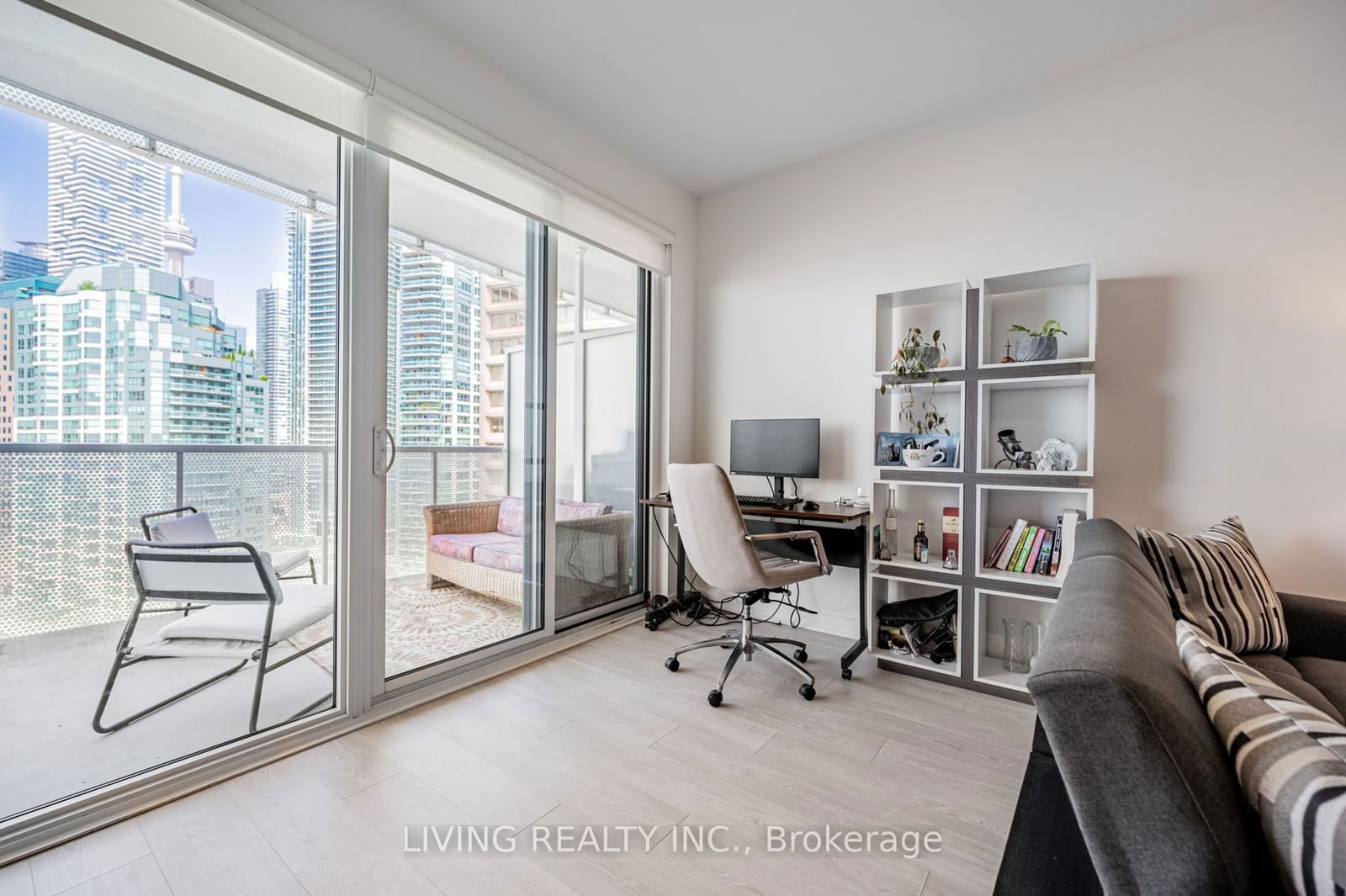 15 Queens Quay E, unit 1405 for sale