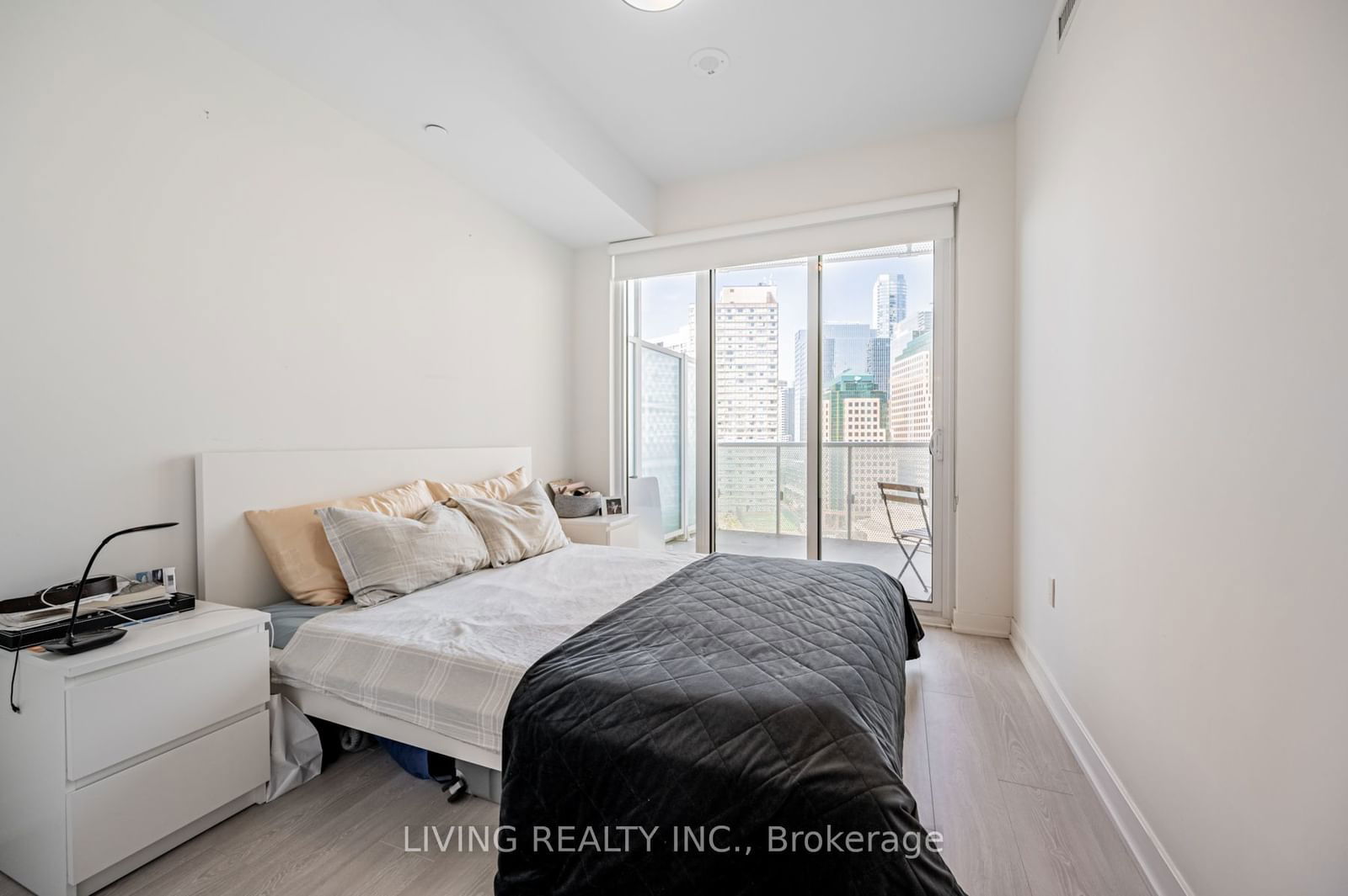 15 Queens Quay E, unit 1405 for sale