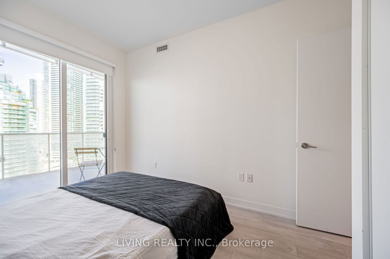 15 Queens Quay E, unit 1405 for sale