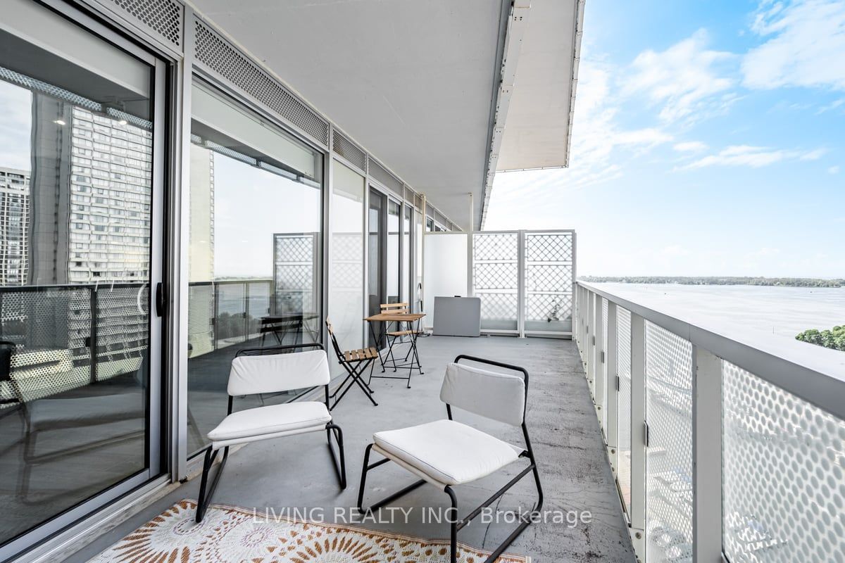 15 Queens Quay E, unit 1405 for sale