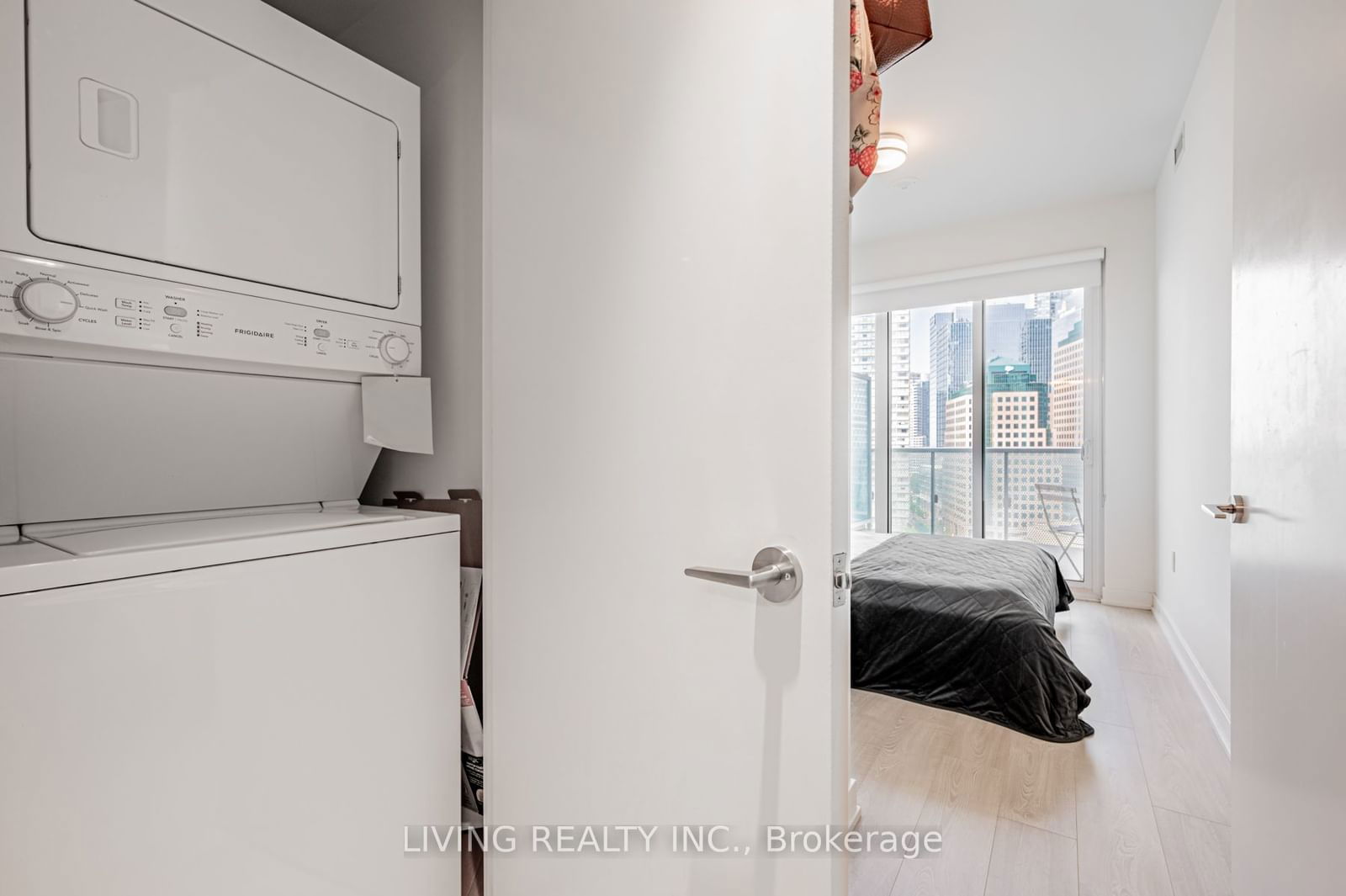 15 Queens Quay E, unit 1405 for sale