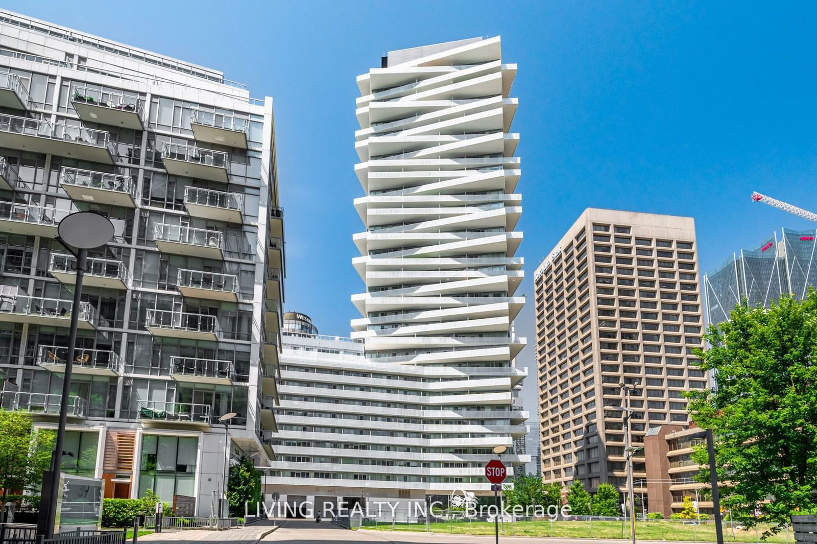 15 Queens Quay E, unit 1405 for sale