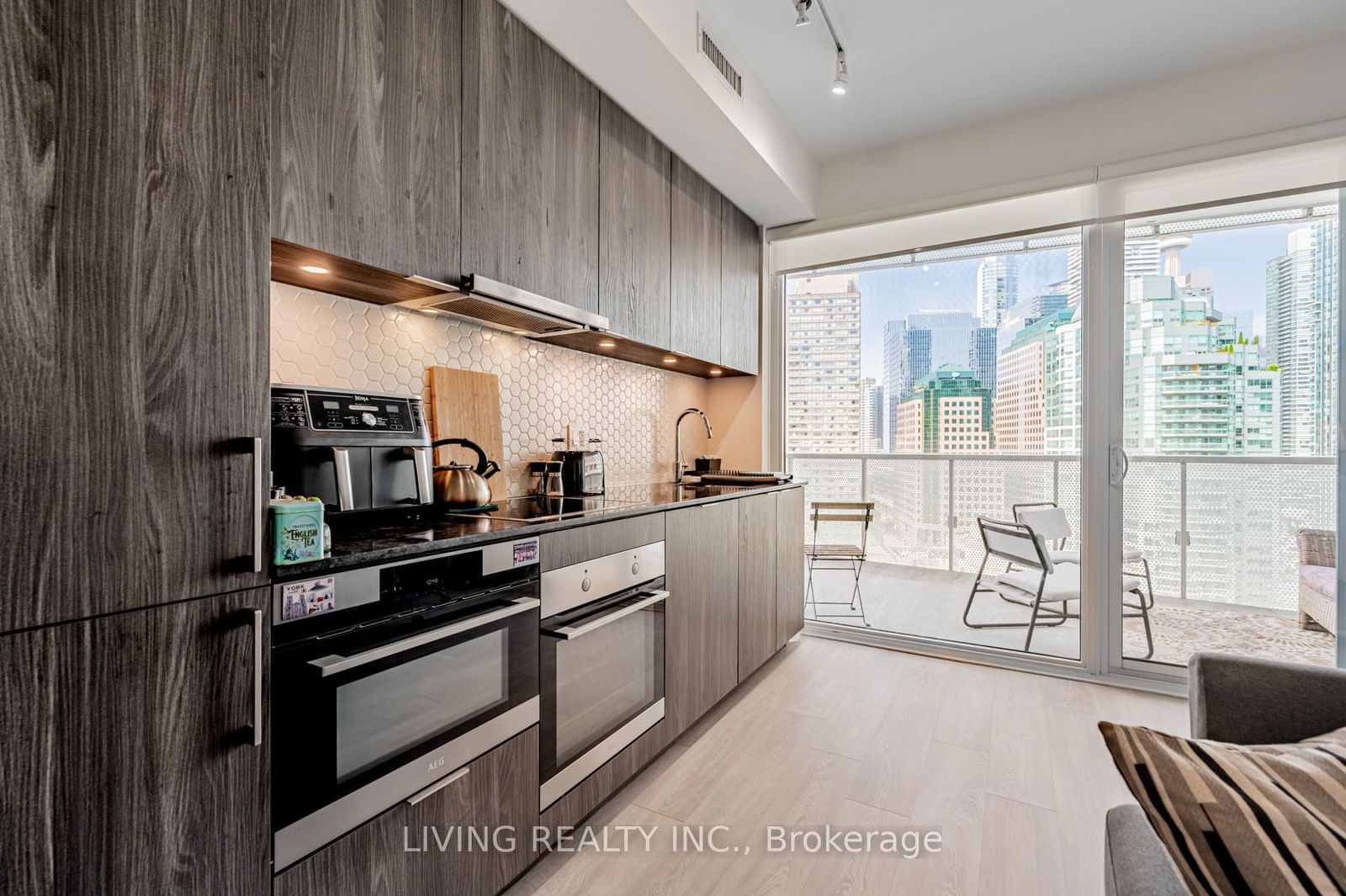 15 Queens Quay E, unit 1405 for sale