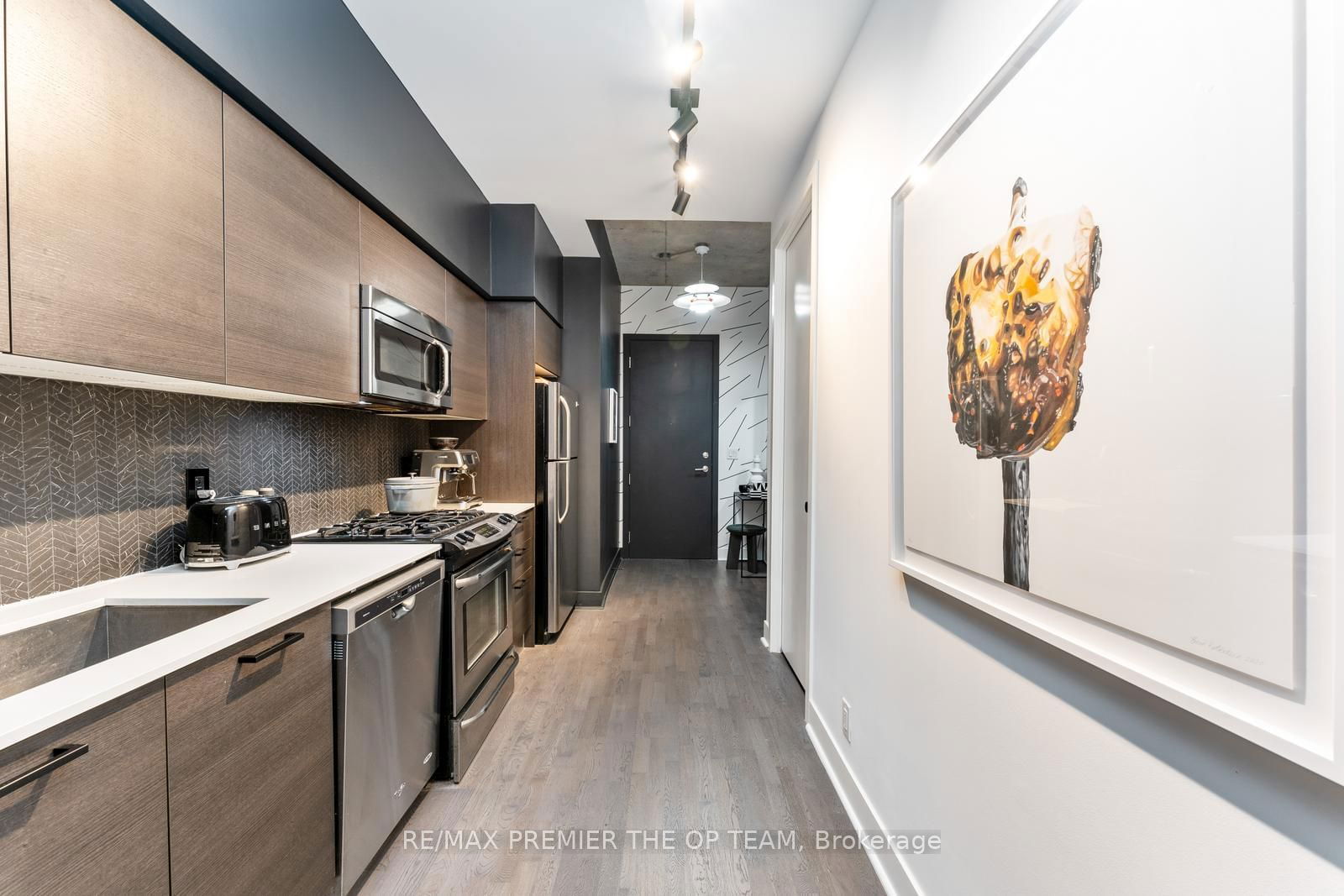 399 Adelaide St W, unit 203 for rent