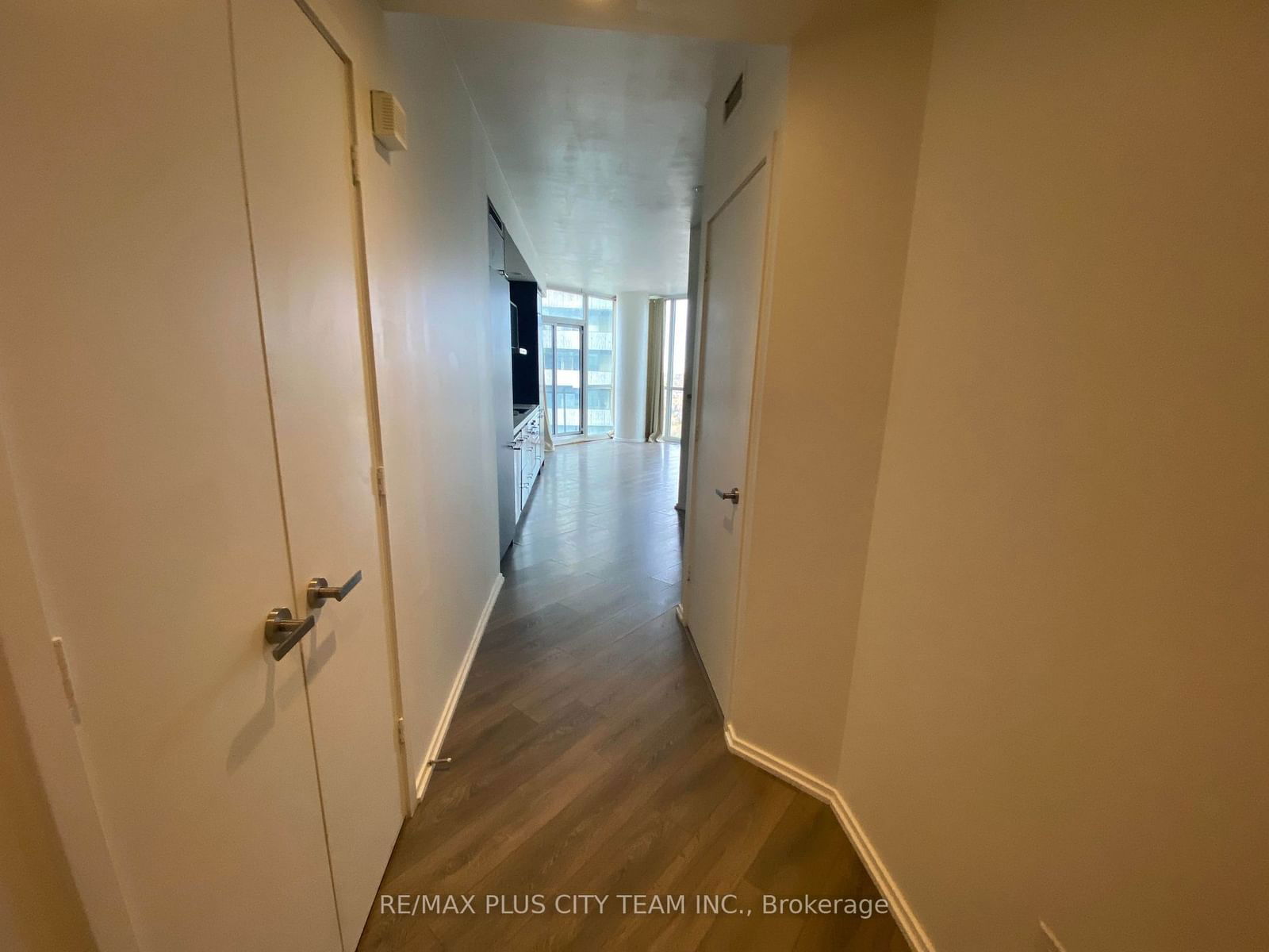 45 Charles St E, unit 4009 for rent