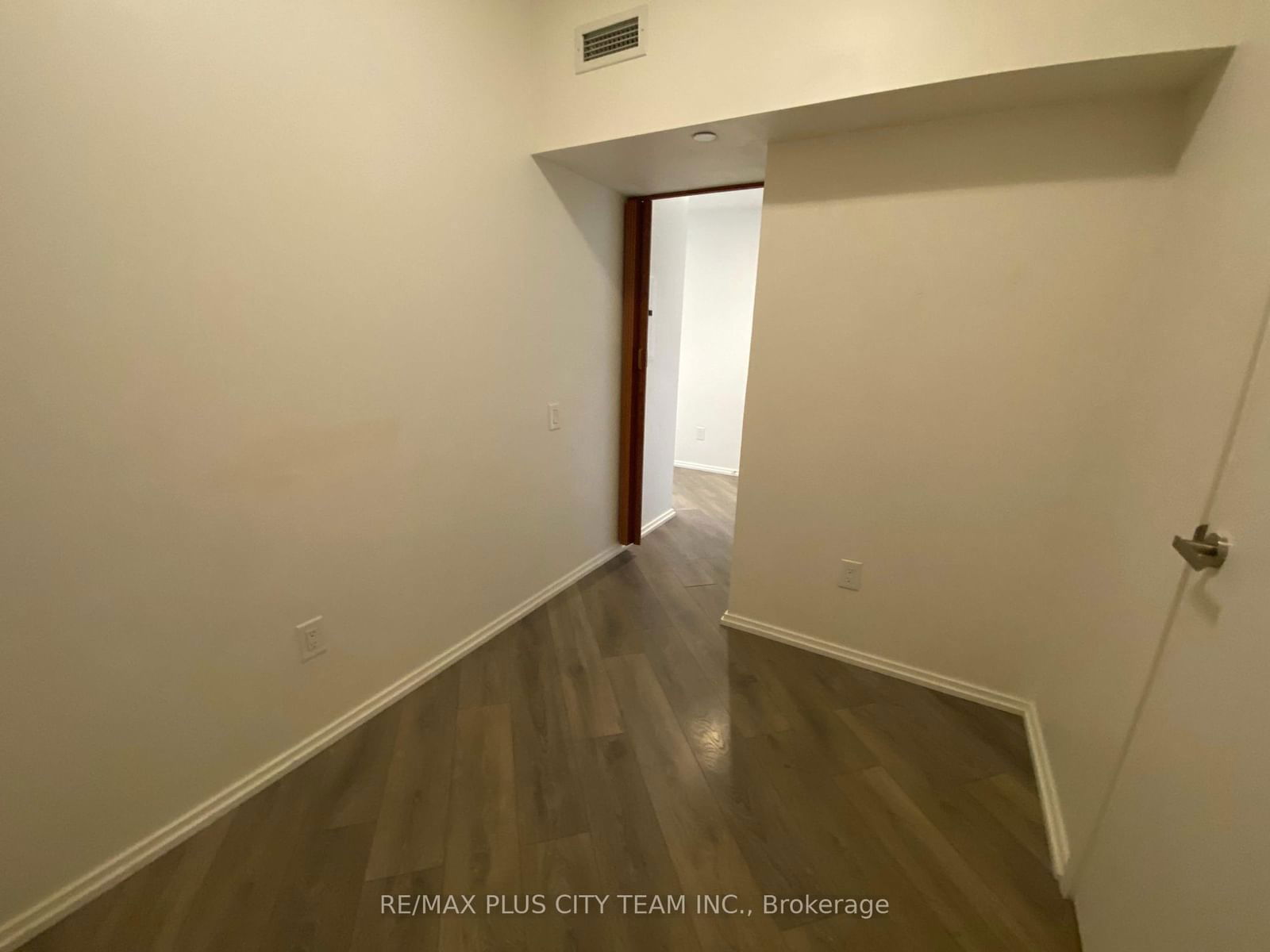 45 Charles St E, unit 4009 for rent