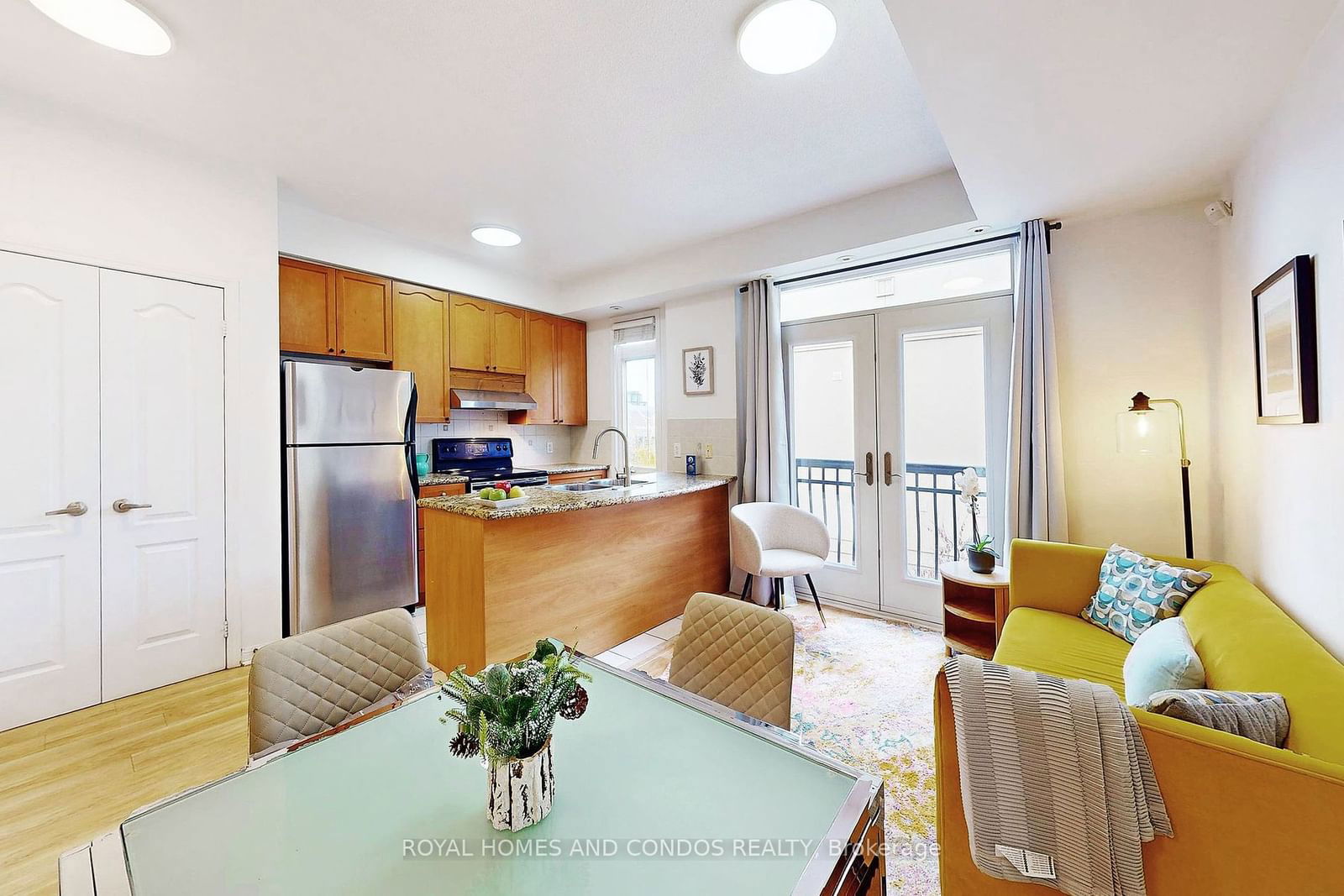 60 Carr St, unit Th5 for sale