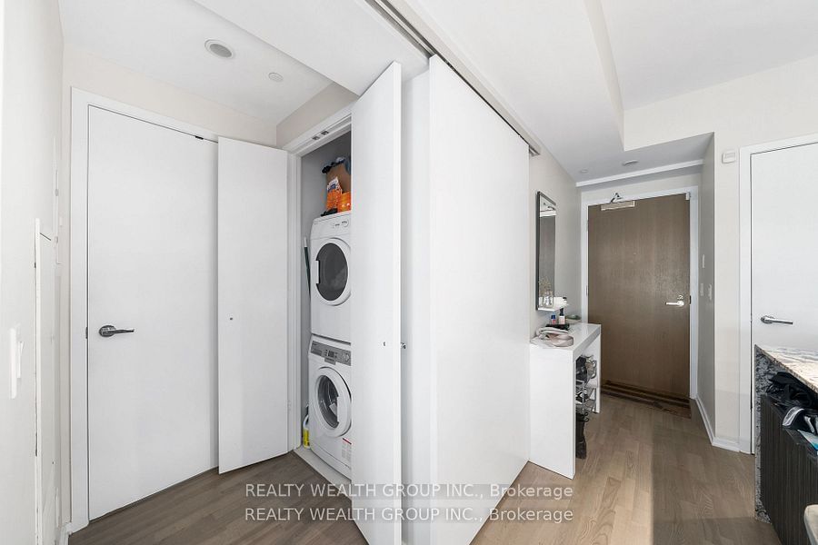 1 Bloor St E, unit 3412 for rent