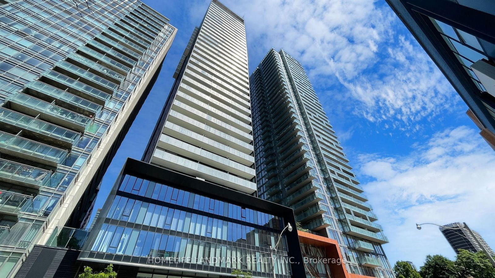 28 Wellesley St E, unit 403 for sale