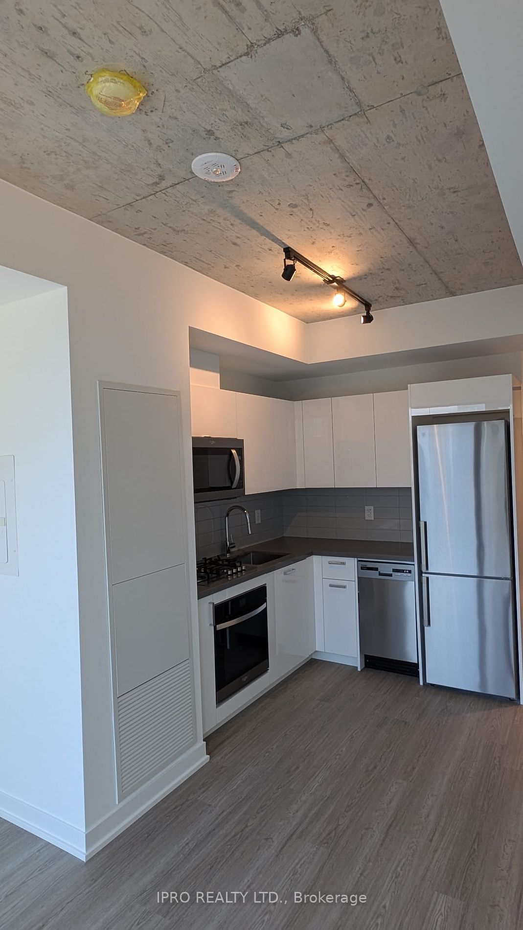 195 McCaul St, unit 1506 for rent