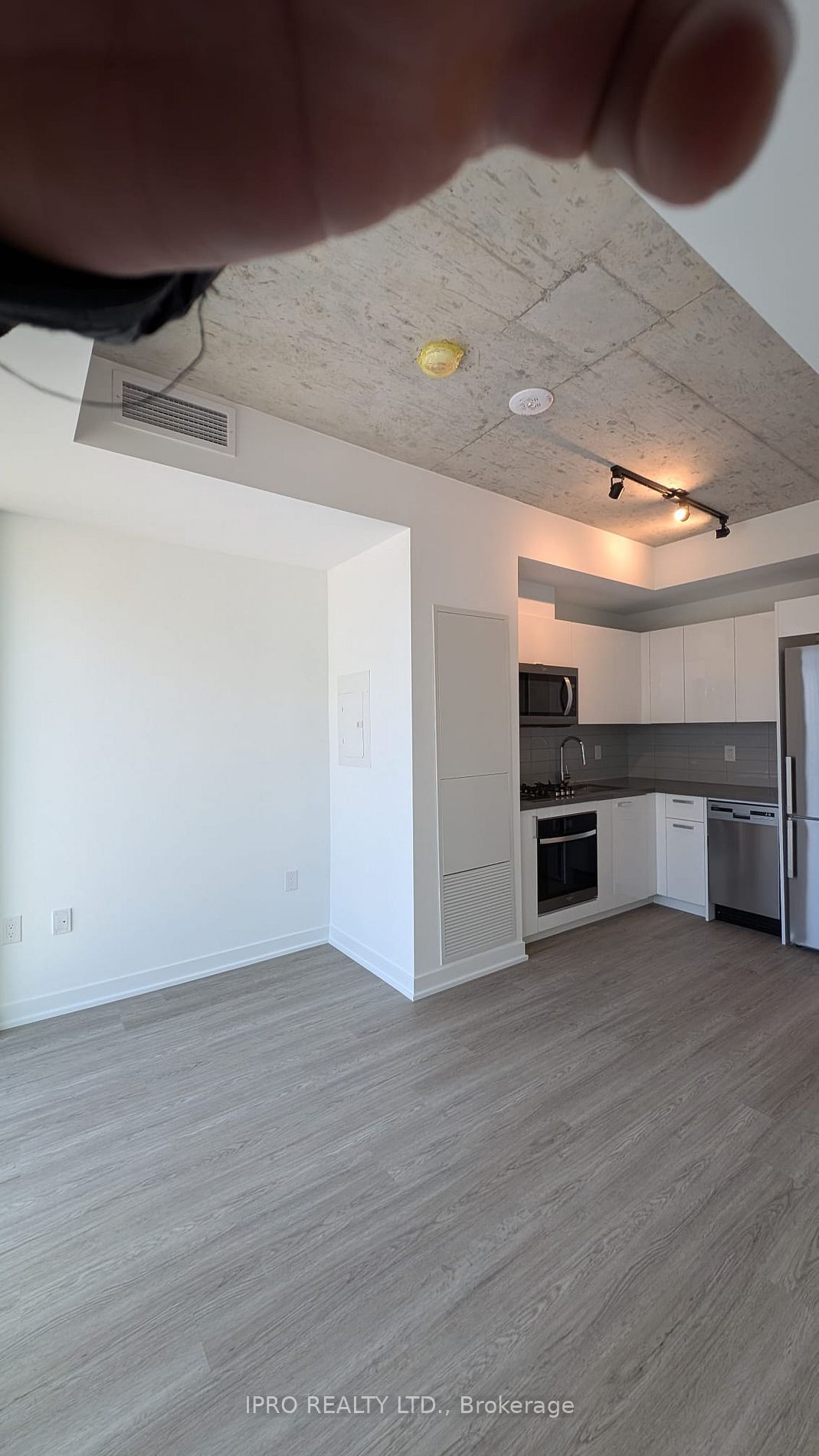 195 McCaul St, unit 1506 for rent