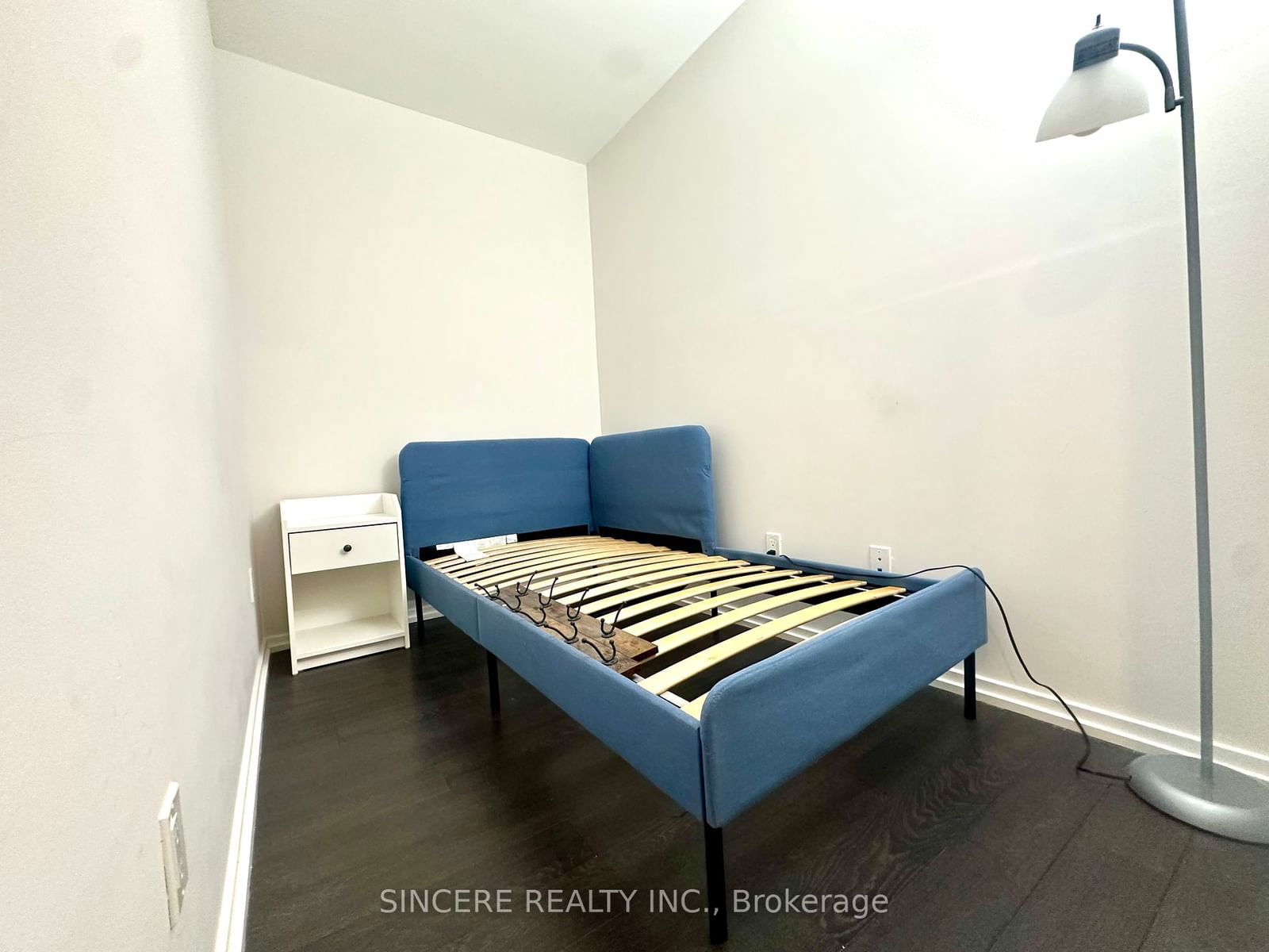 197 Yonge St, unit 3011 for rent