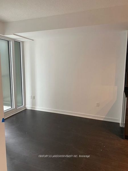 238 Simcoe St, unit 2707 for rent