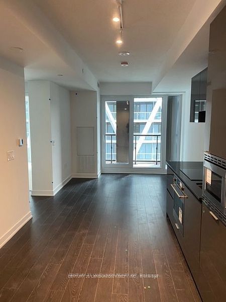 238 Simcoe St, unit 2707 for rent