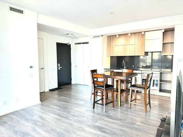 125 Peter St, unit 1708 for rent