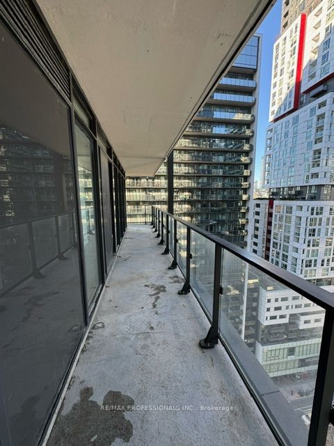 125 Peter St, unit 1708 for rent