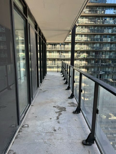 125 Peter St, unit 1708 for rent