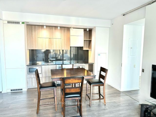 125 Peter St, unit 1708 for rent