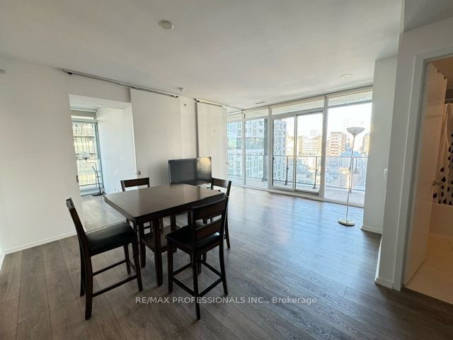 125 Peter St, unit 1708 for rent