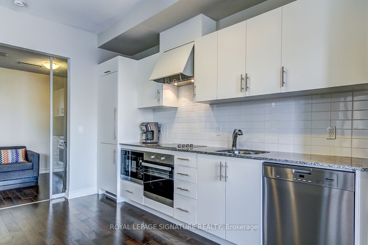 23 Glebe Rd W, unit 419 for rent