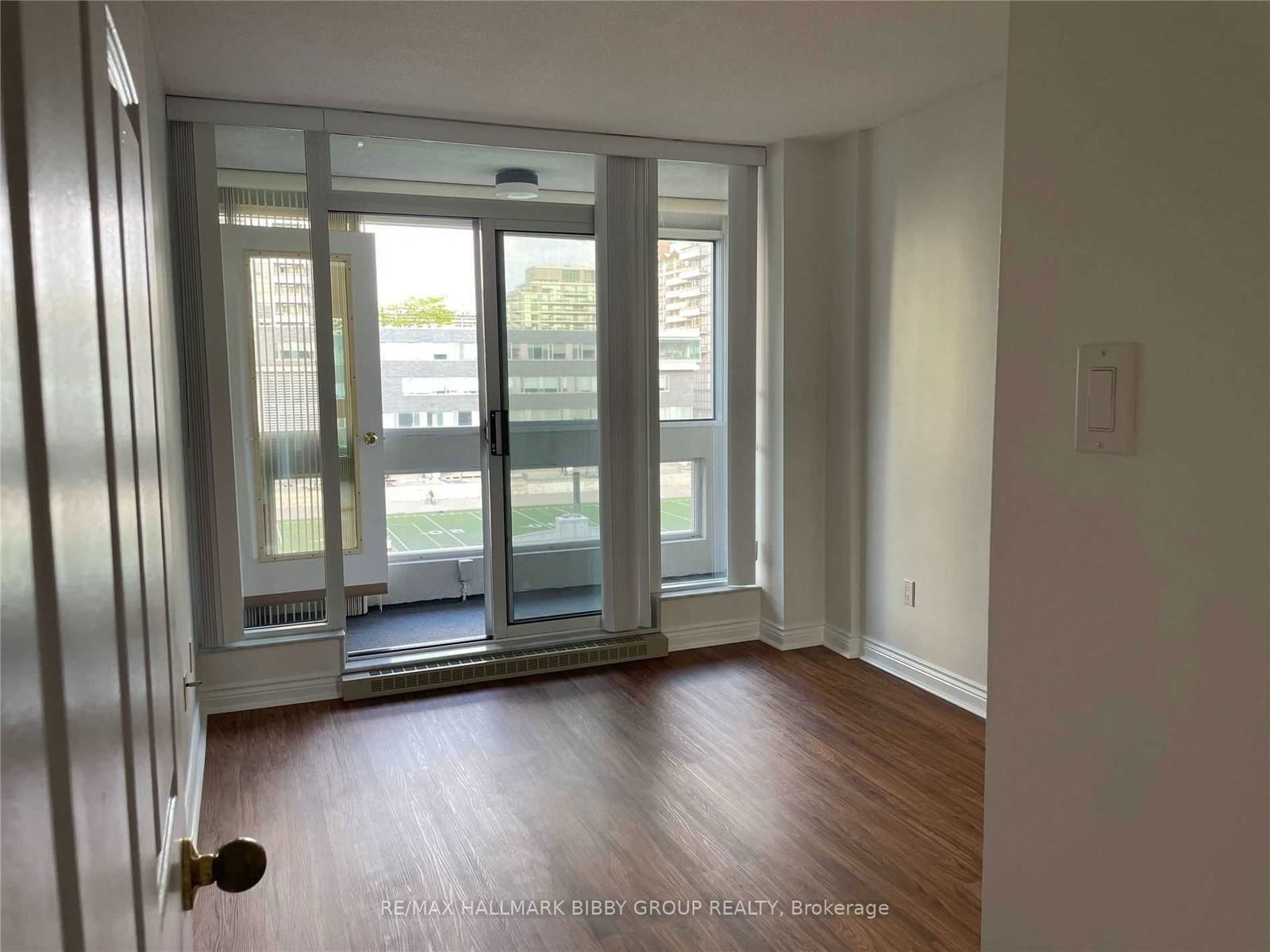 7 Broadway Ave, unit 412 for rent