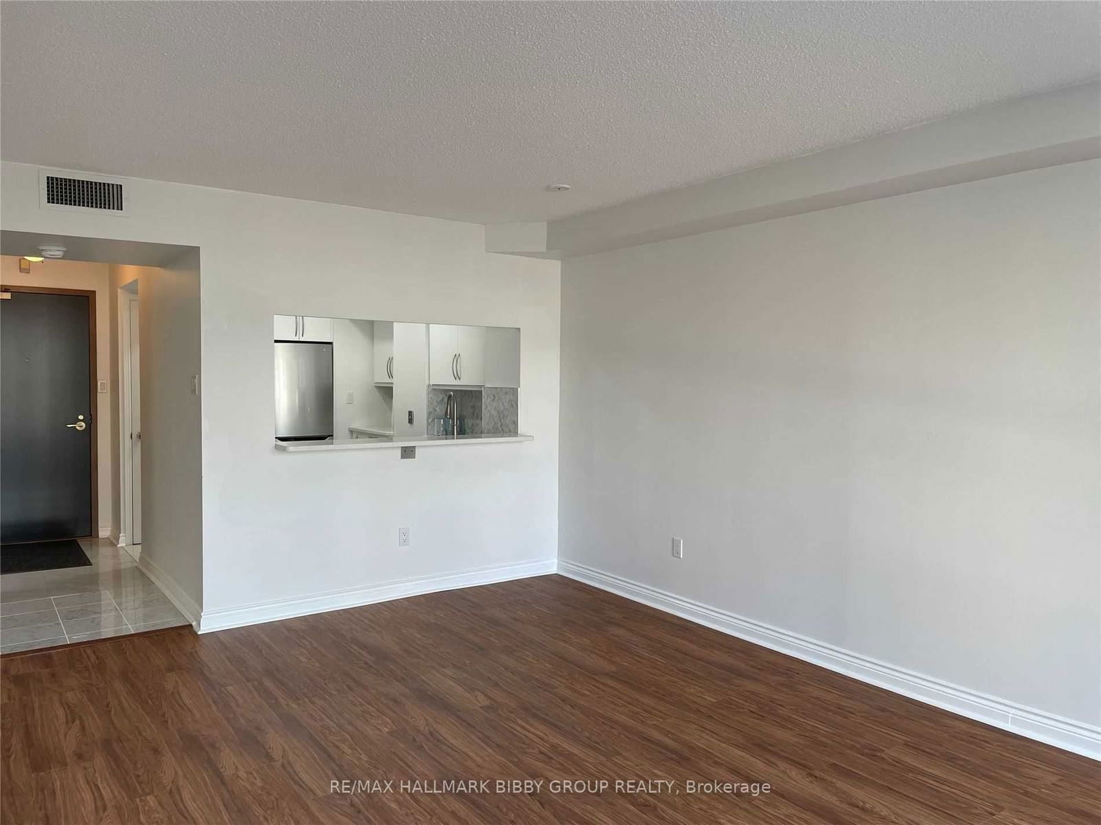 7 Broadway Ave, unit 412 for rent