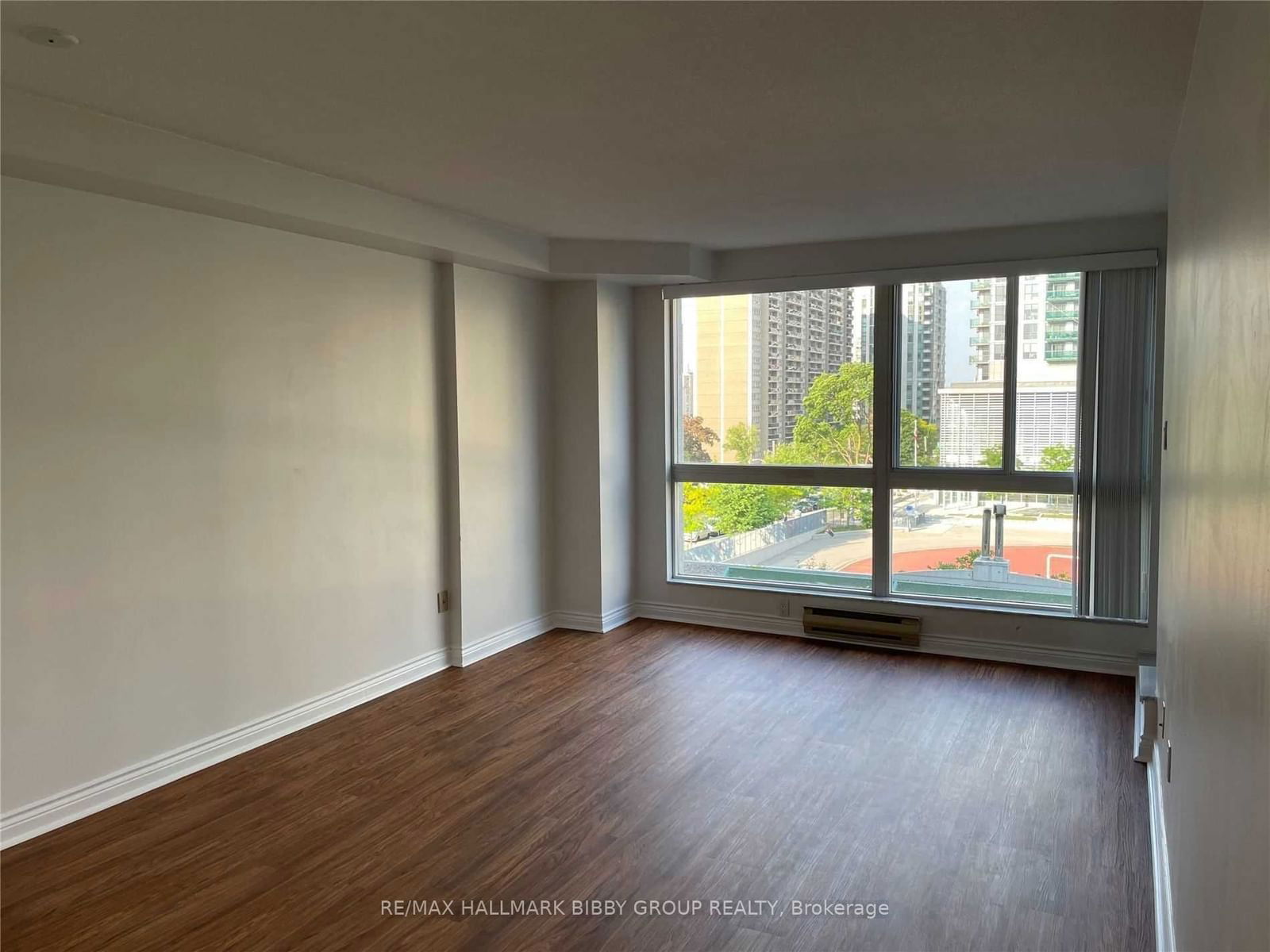 7 Broadway Ave, unit 412 for rent