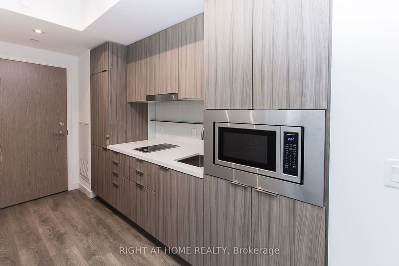 215 Queen St W, unit 607 for rent