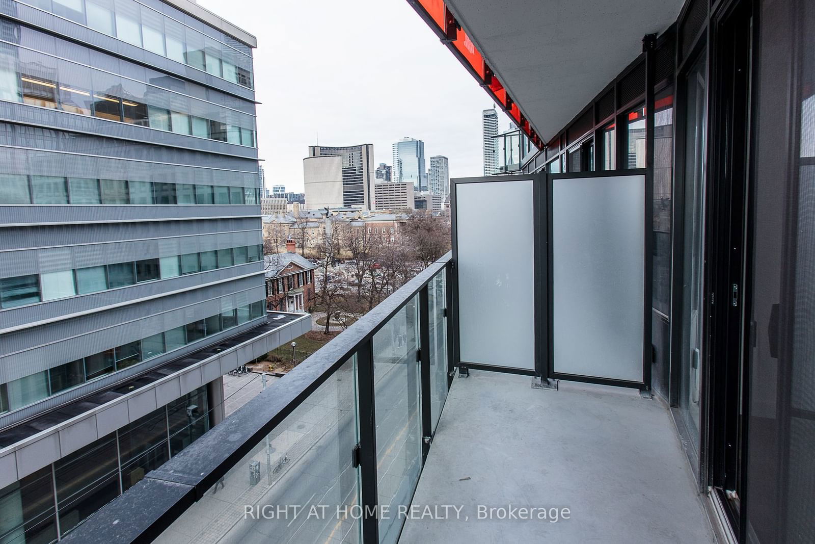 215 Queen St W, unit 607 for rent