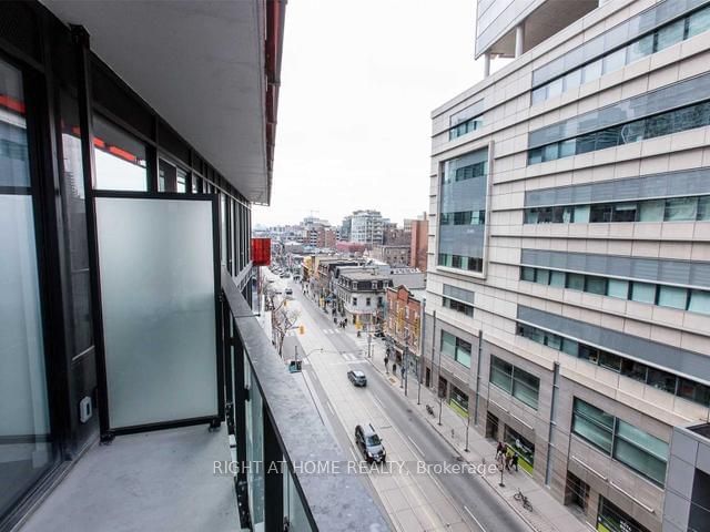 215 Queen St W, unit 607 for rent