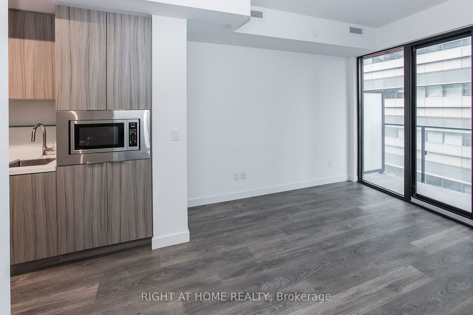 215 Queen St W, unit 607 for rent