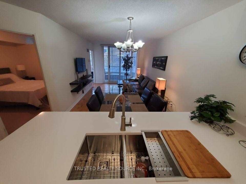 43 Eglinton Ave E, unit 308 for rent