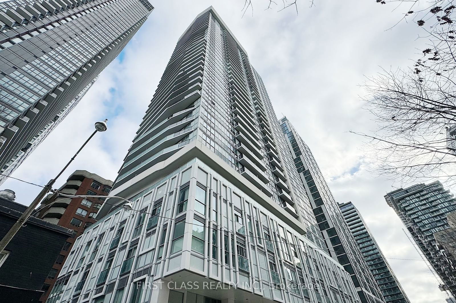 77 Mutual St, unit 1707 for rent