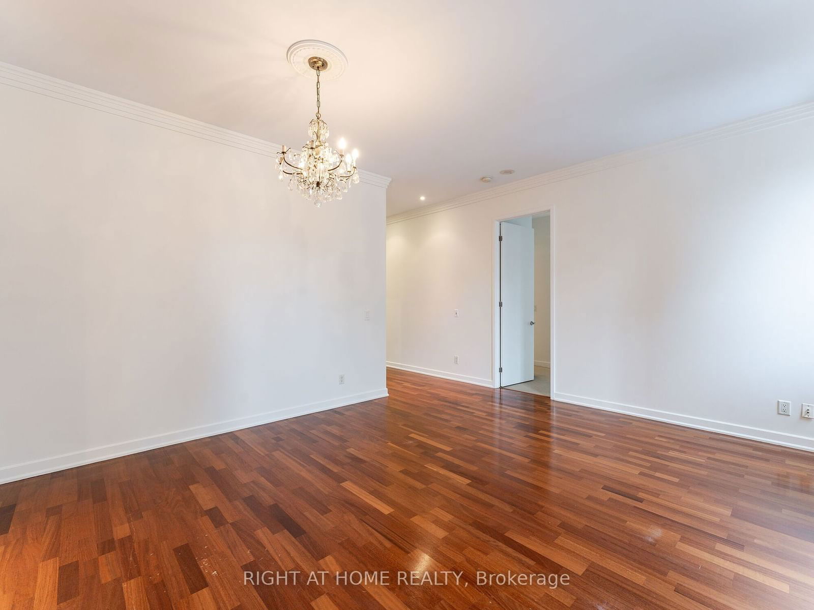 48 St Clair Ave W, unit 402 for rent