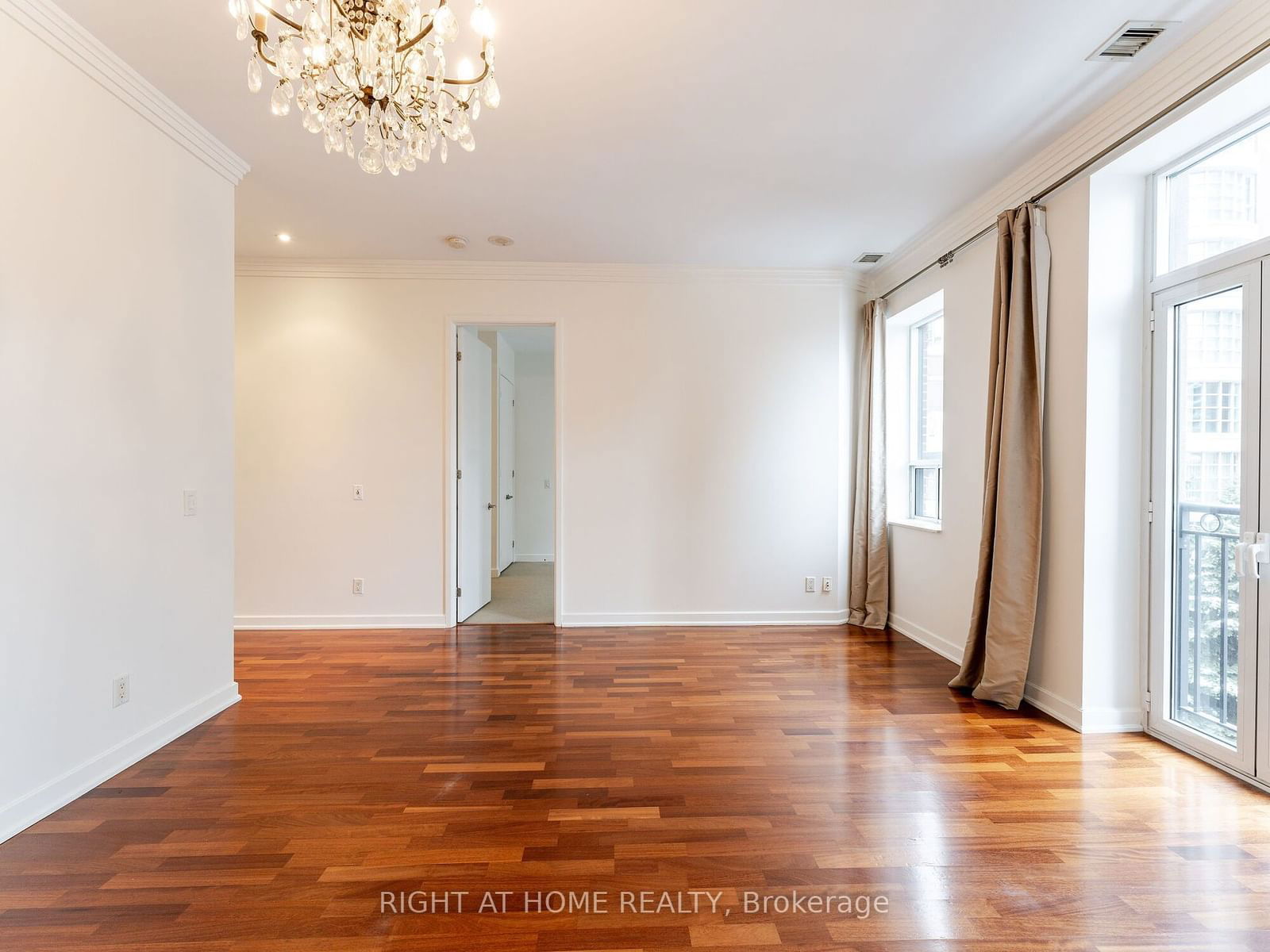 48 St Clair Ave W, unit 402 for rent