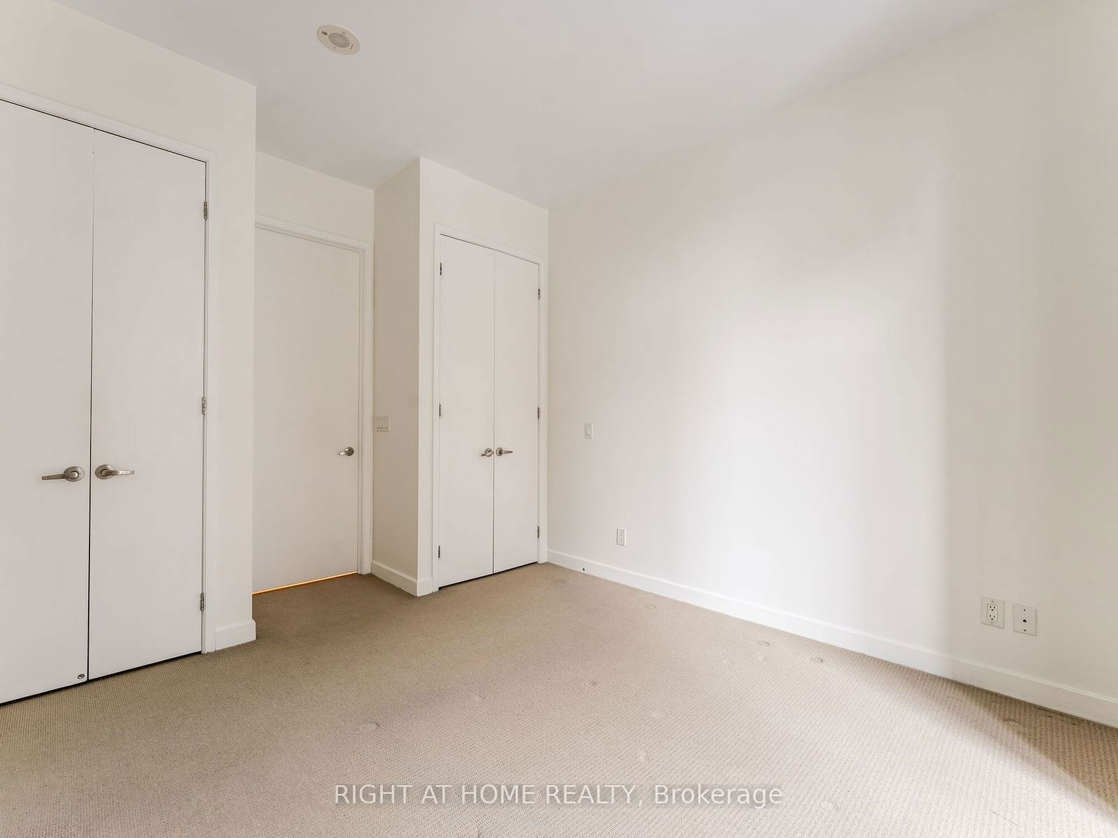 48 St Clair Ave W, unit 402 for rent