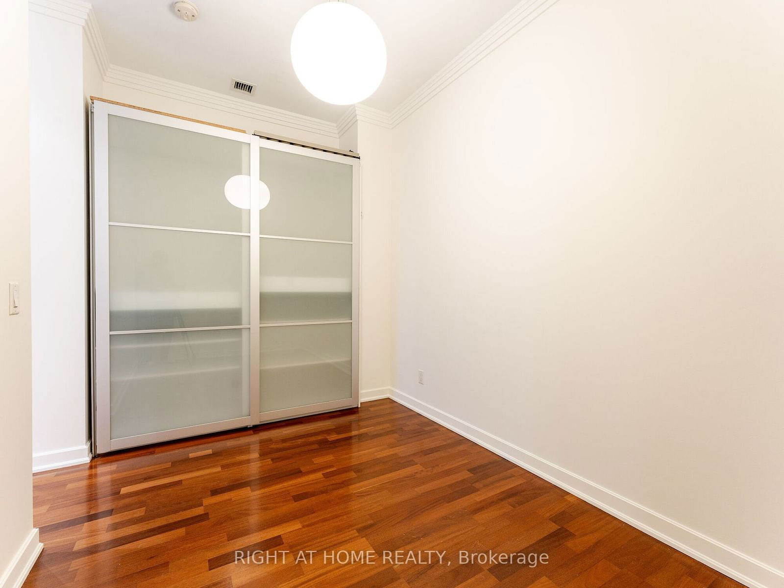 48 St Clair Ave W, unit 402 for rent