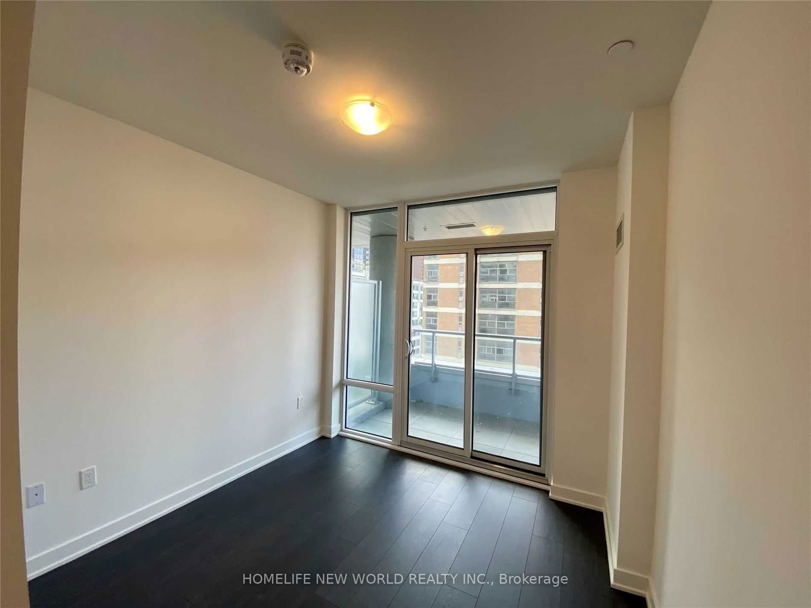 99 Broadway Ave, unit 613 for rent